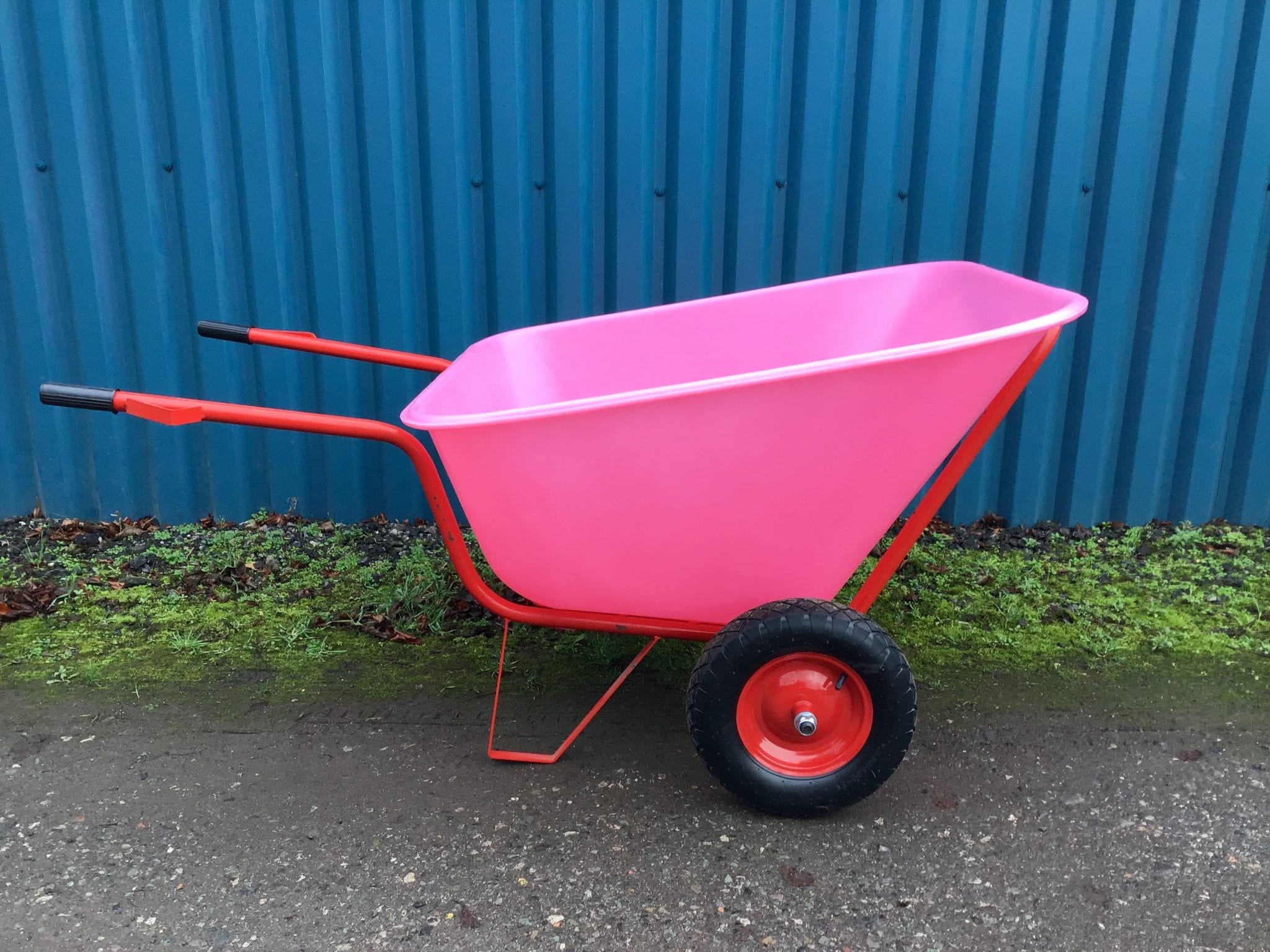 300 Ltr Wheelbarrows Lots of Colours Available - Image 5