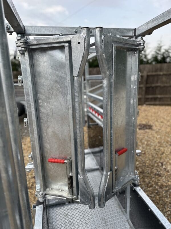 Bateman Hybrid Cattle Crush - Image 9