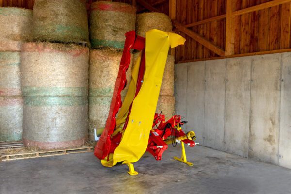 Pottinger Novacat 262 rear disc mower - Image 2