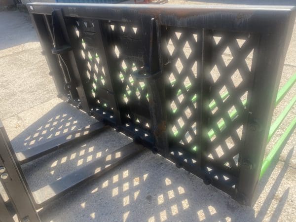 8ft LWC Grass fork C/W cone and pin brackets - Image 2