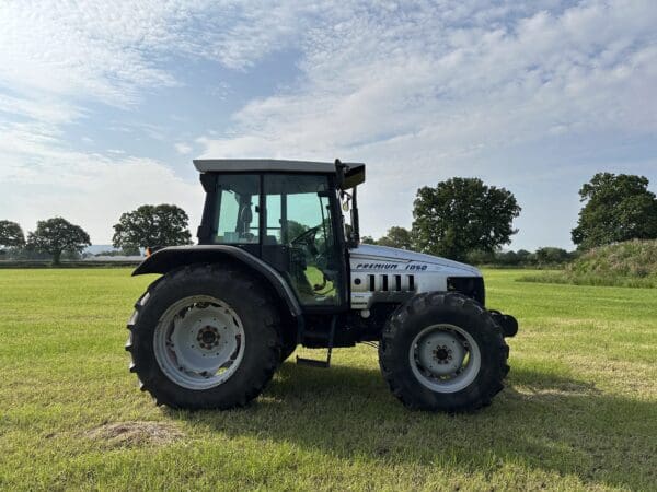 Lamborghini Premium 1050 Tractor - Image 3