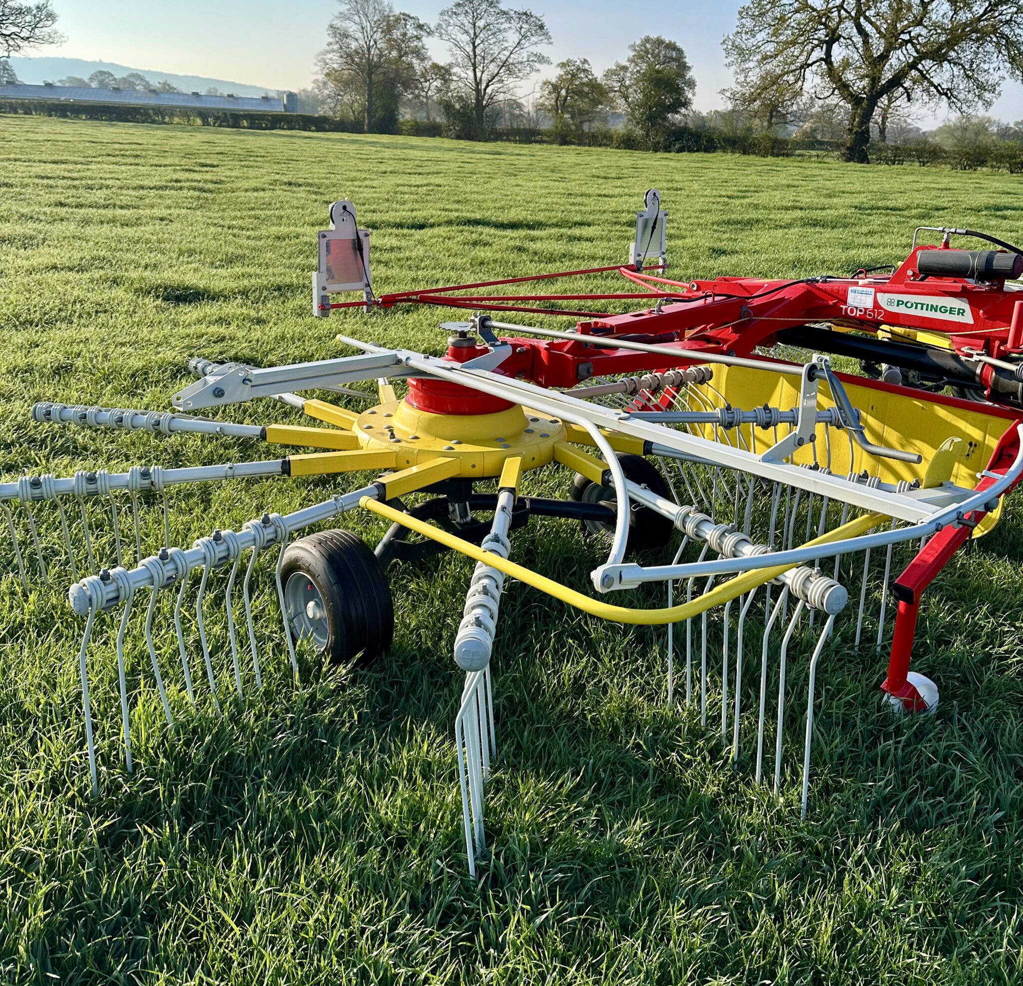 Pottinger Top 612 Mounted Rake - Exceptional Maneuverability and Advanced Performance for Premier Forage Quality - Image 5