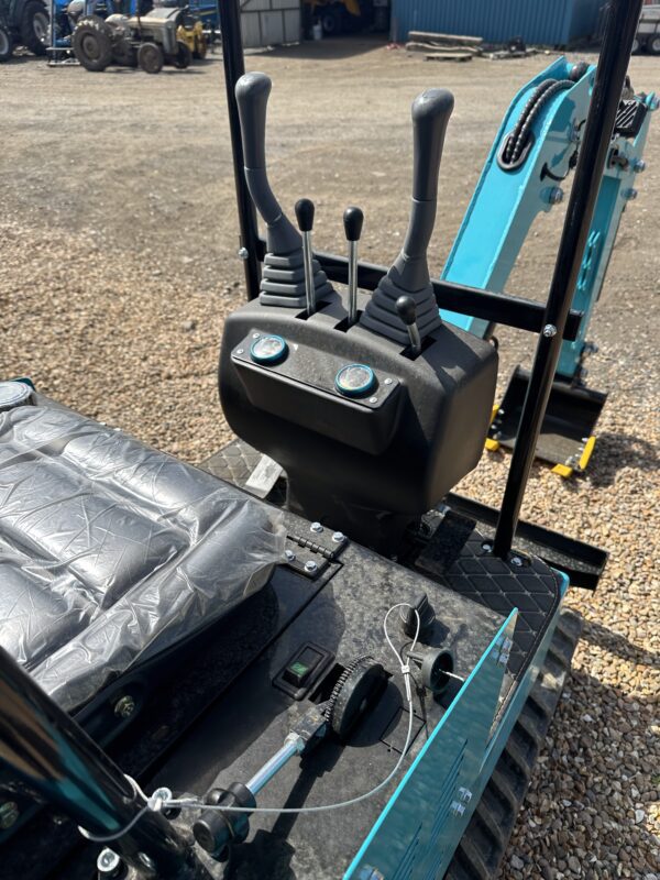 JPC 1 TONNE MINI DIGGER - Image 6