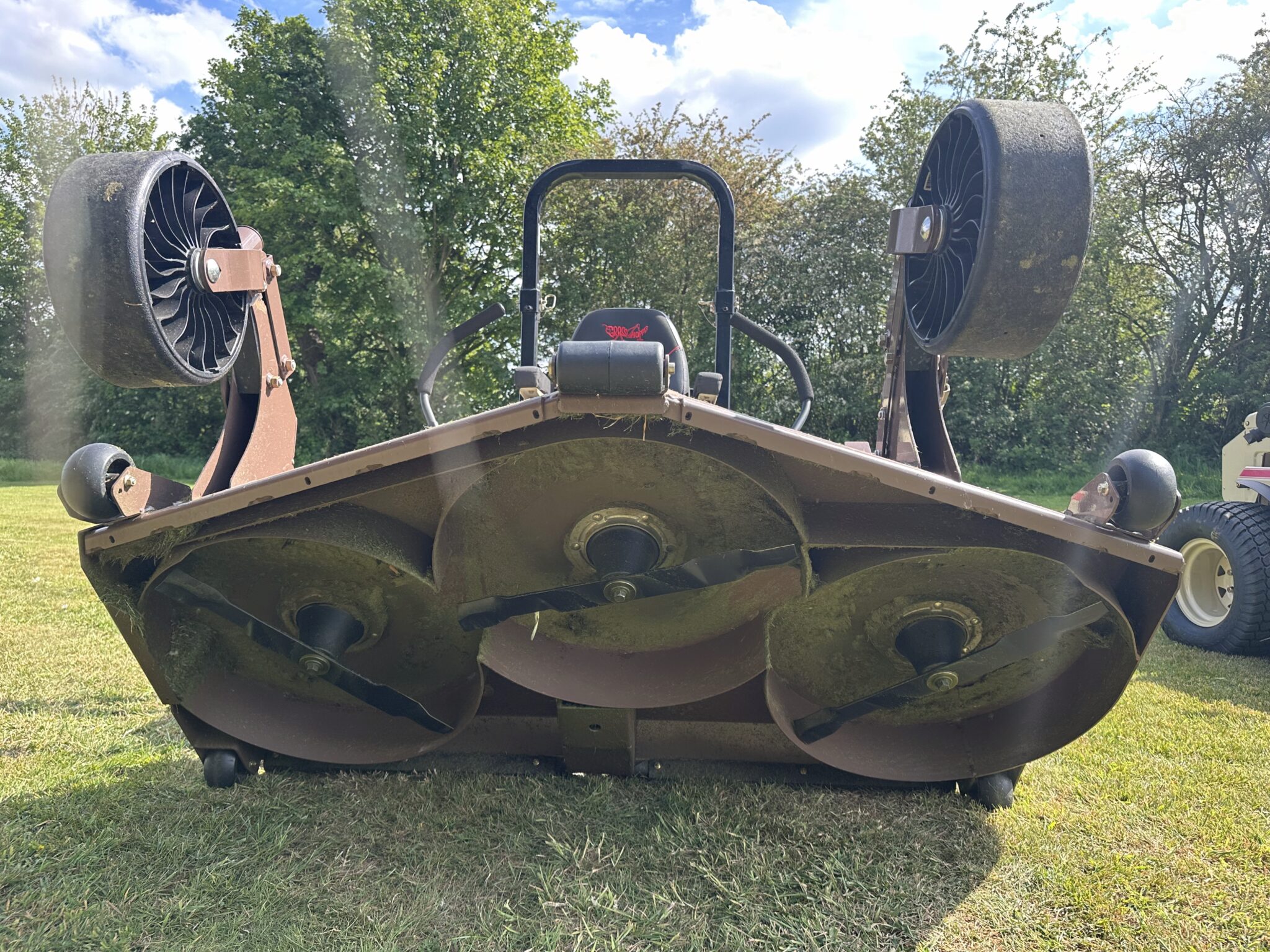 Grasshopper Mower 900D-3452 (61") S/D Out Front Mower - Image 2
