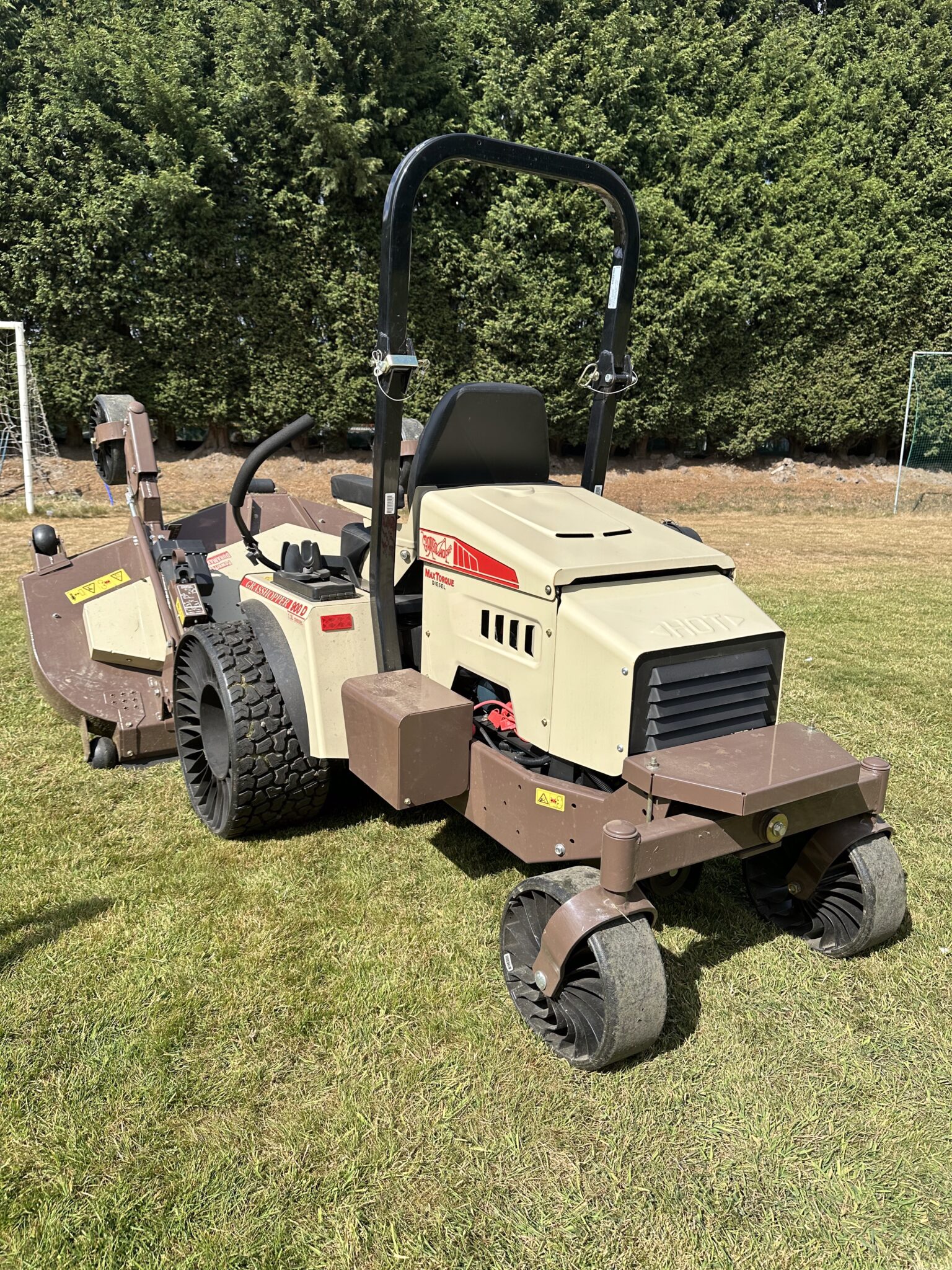 Grasshopper Mower 900D-3452 (61") S/D Out Front Mower - Image 4